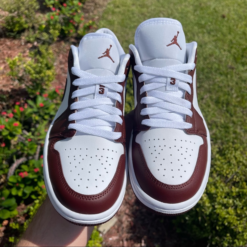 Nike Air Jordan 1 Low Maroon Bronze - Picture 2 of 3